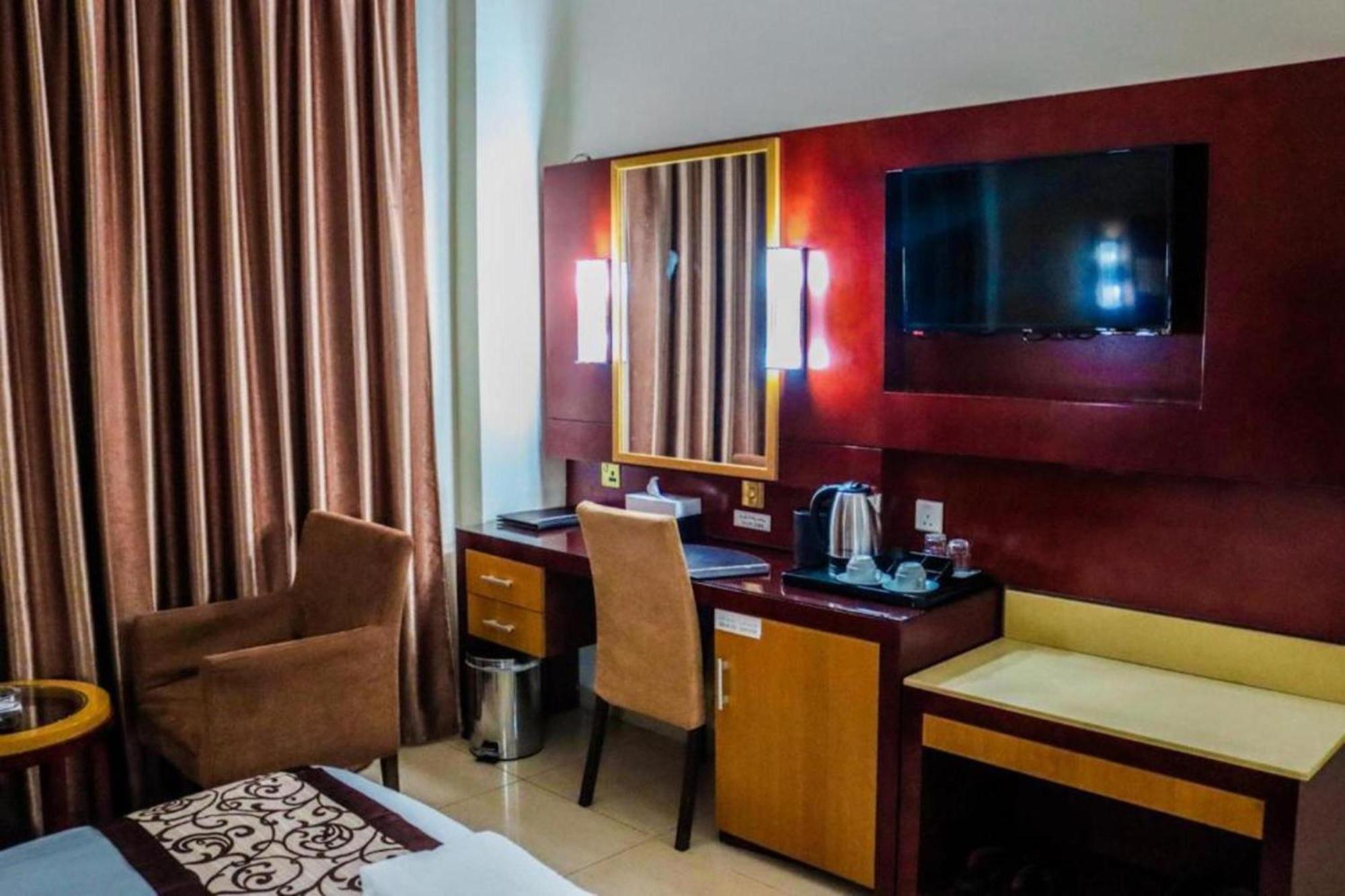 Palette Phoenix Hotel Dubai Exterior foto